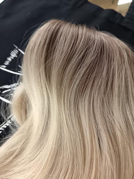Nádherná vlnitá ombre blond parochňa,
