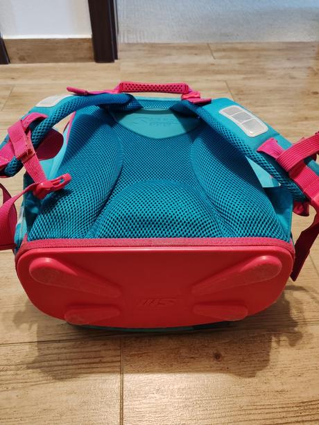 Dievčenská školská taska-aktovka,