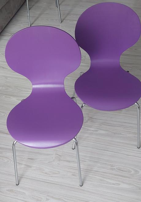 Fialové stoličky, 