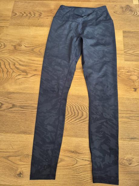 Tmavé maskáčové legíny mp, champion,s