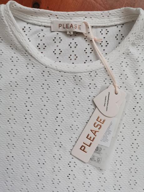 Biely top značky please, s