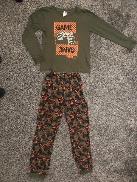 Chlapčenské pyžamo, chapter young,134