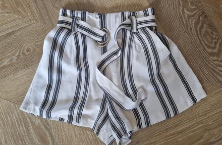 Šortky, bershka,s