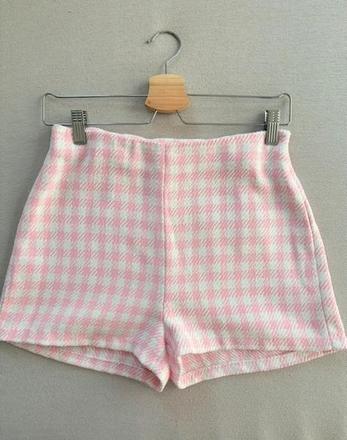 Ružovo-biele elegantné kraťasy, s