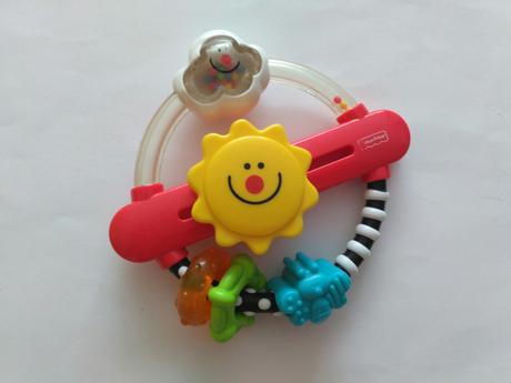 Hračky, hrkálka na hranie pre najmenších,