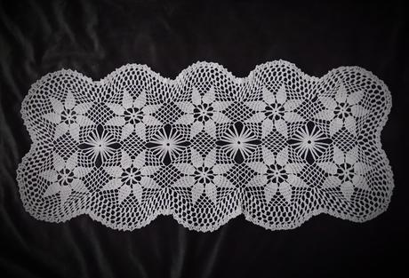 Biely háčkovaný obrus/háčkovaná dečka,