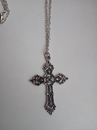 Retiazka s krížikom,