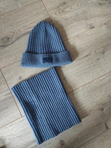 Čiapka a šál, reserved,104