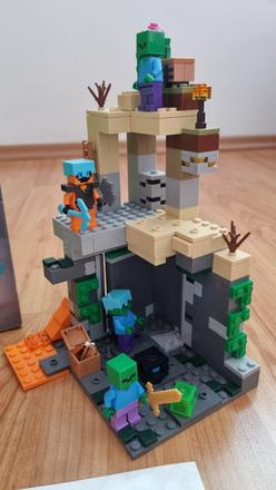 Lego minecraft 21587 zombie kobka,