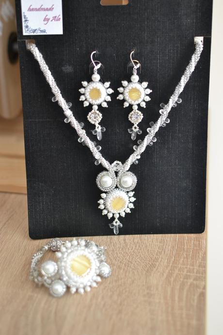 Biela šujtášová sada šperkov, 