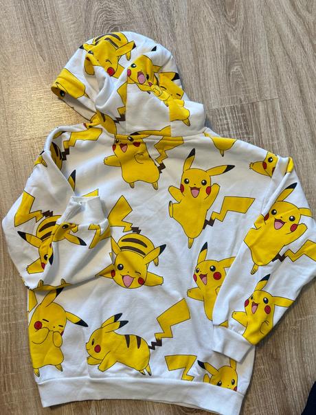 Mikina pikachu, h&m,152