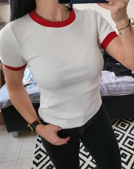Skvelé vrúbkované tričko značky zara, zara,s