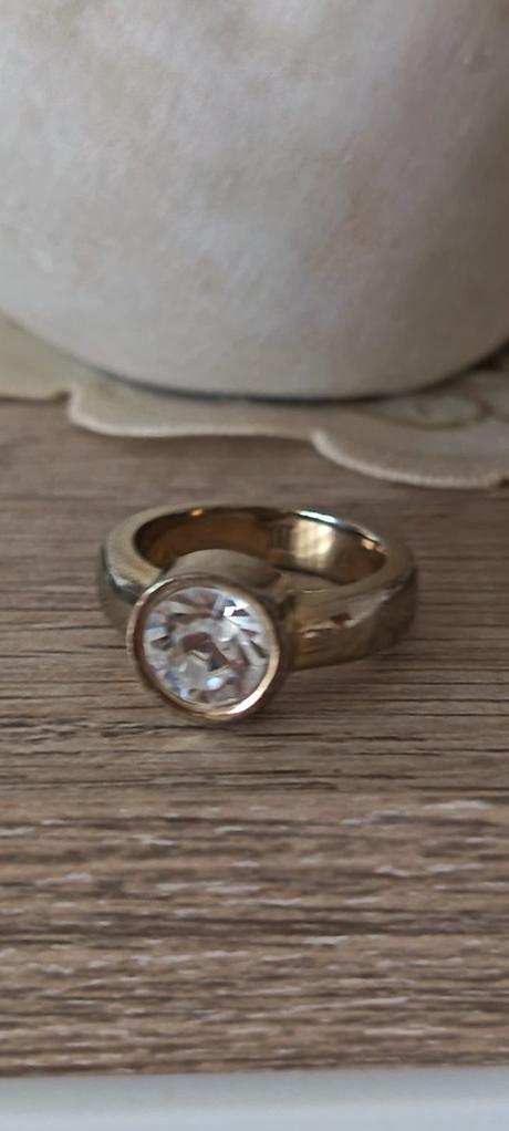 Dyrberg/kern prsten s bielym kamenom, 