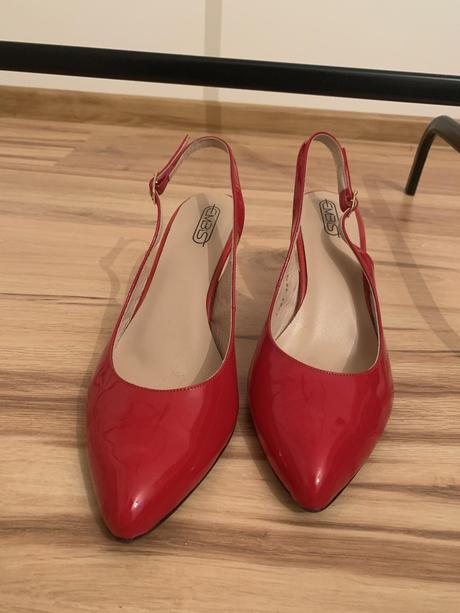 Červené lodičky, 40