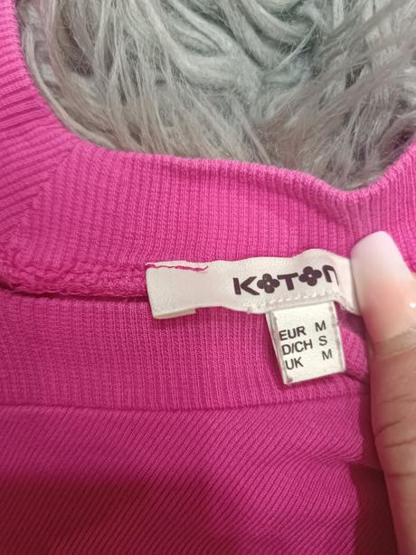 Ružový svetrík s výstrihom veľ. m, m