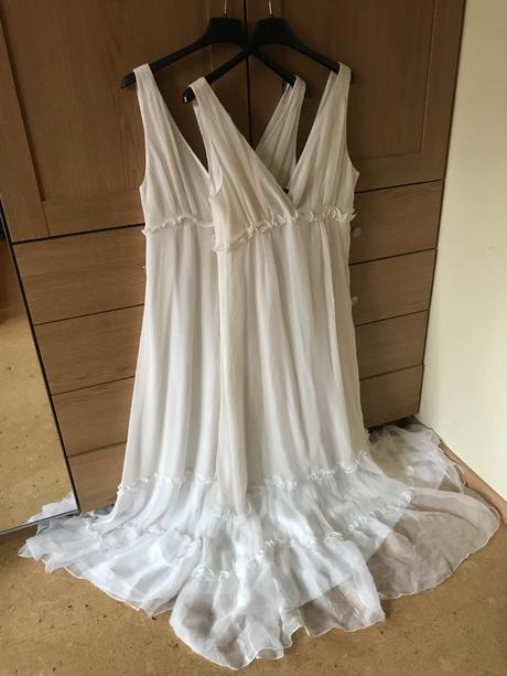 Svadobné alebo družičkovské šaty, 36