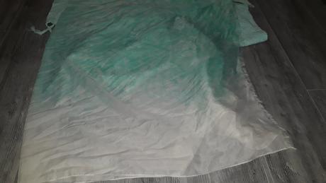 Veľká šatka s jemným folk vzorom,