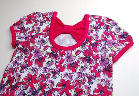 Nové tričko s mašľou na chrbáte, 86