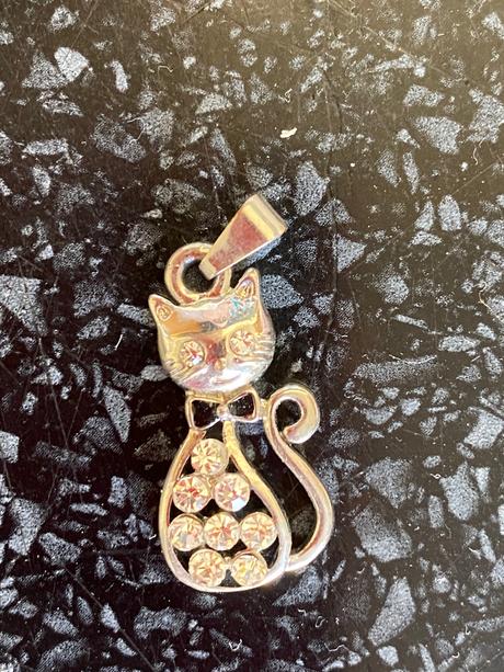 Prívesok mačička,