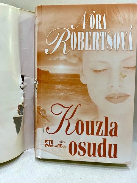 Kniha- kouzla osudu- nora robertsová, 