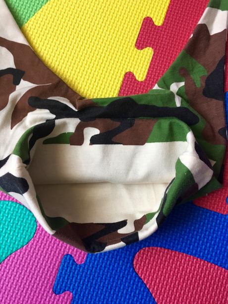 Maskáčová prechodná čiapka s rožkami, 68