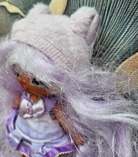 Bábika na na na surprise lavender kitty, 