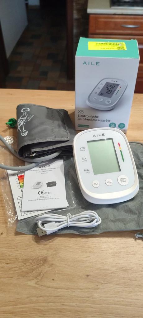 Plne automatický tlakomer -nový, 