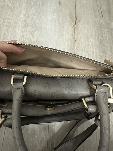 Kabelka guess, guess