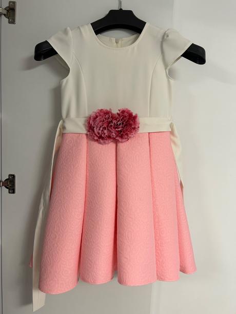 Dievčenské šaty, 134