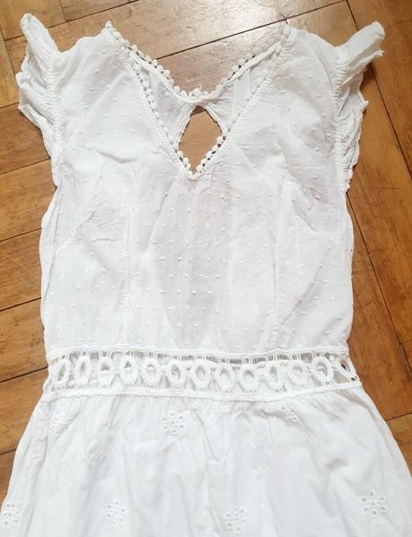 Krásne vyšívané šaty, 170