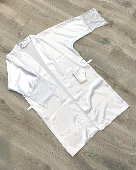 Saténový župán s čipkou, s