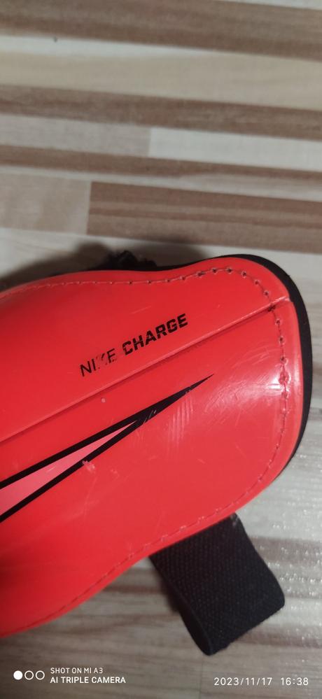 Futbalové chrániče,