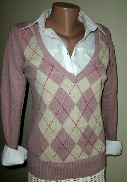 Trendy kosoštvorcový svetrík vo veľ. s-m, s