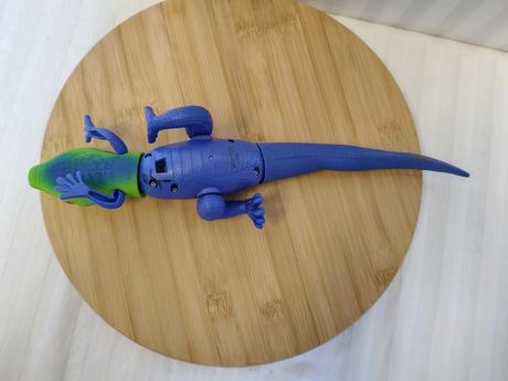 Interaktívna robotická jašterica zuru, robo alive,