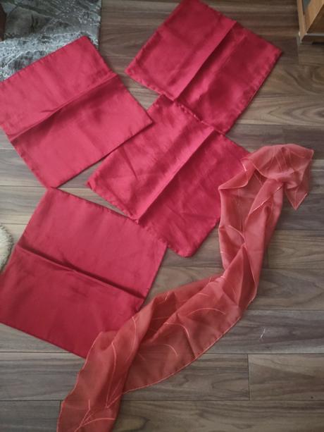 Obliečky bordovo-cervene, 