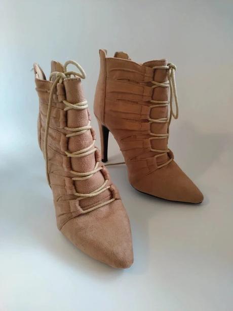 Členkové čižmy na opätku, 35