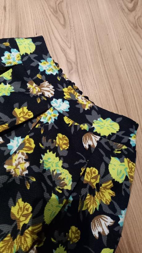 Kvetovaná midi sukňa, xs