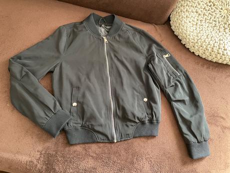 Tenká bunda bombera., s