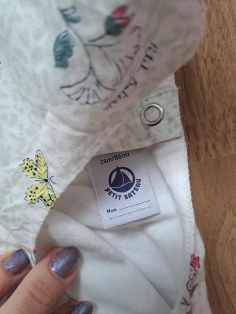 Kvetinkové šaty, 86