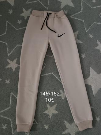 Teplé tepláky, 146