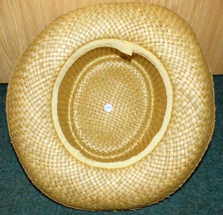 Klobúk z morskej trávy, 56