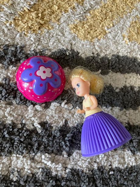 Mini cupcake bábika,