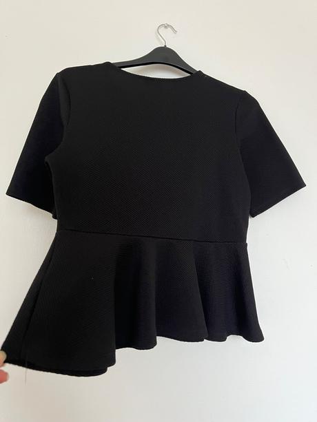 Hm peplum top l cierny top s volanom predam tento, h&m,l