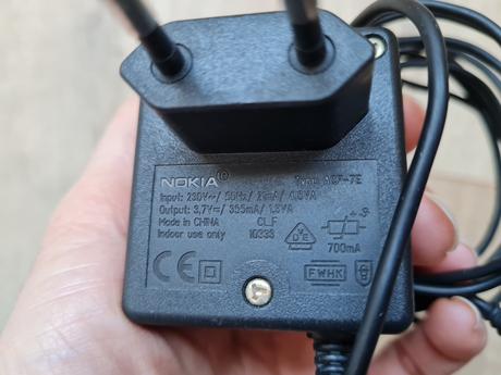 Nokia nabíjačka s hrubou koncovkou, nokia