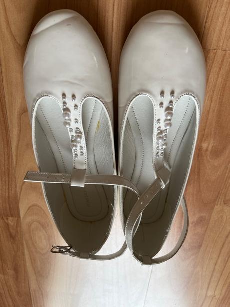 Sandalky, reserved,37