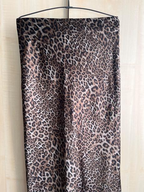 Midi sukňa zo saténu, tezenis,m