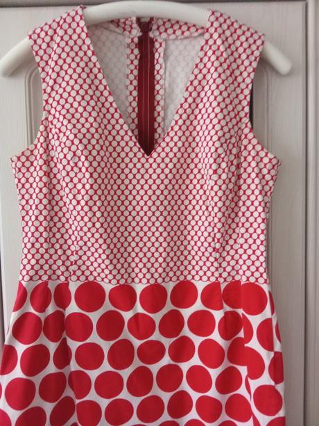 Bodkované šaty, 38