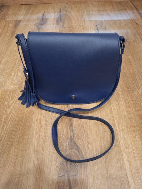 Kabelka reserved, reserved