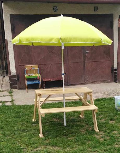 Handmade dreveny stôl s lavičkami, 