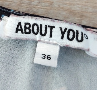 Čierne kvetinové šaty about you, 36